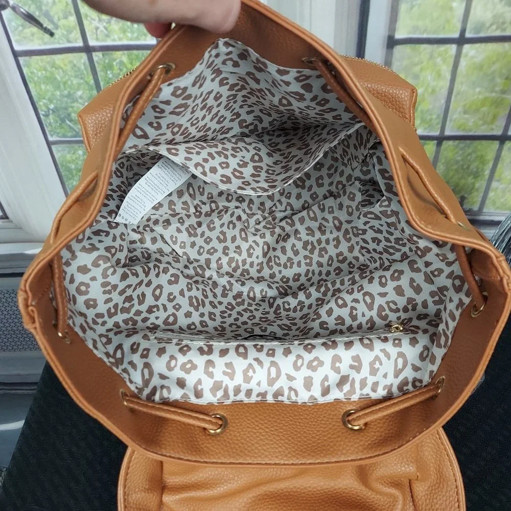 NWT JUSTFAB UTILITY BACKPACK (CASHEW)
